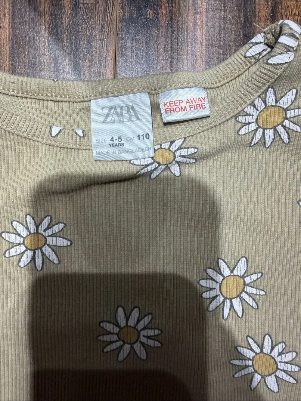 Zara Tan Ribbed Long Sleeve Top with White & Yellow Daisies